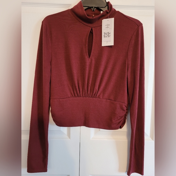 Brea Canyon Claret Red, Keyhole Ruched Crop Top, Sz L, NWT - Picture 5 of 8